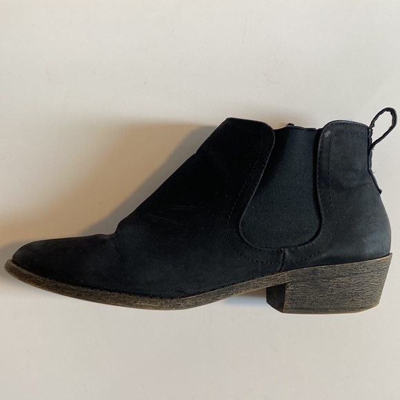 MERONA BLACK ANKLE BOOTIES - Picture 7 of 11